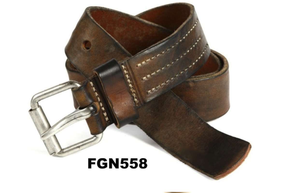 Men’s leather belt designed for casual and formal outfits