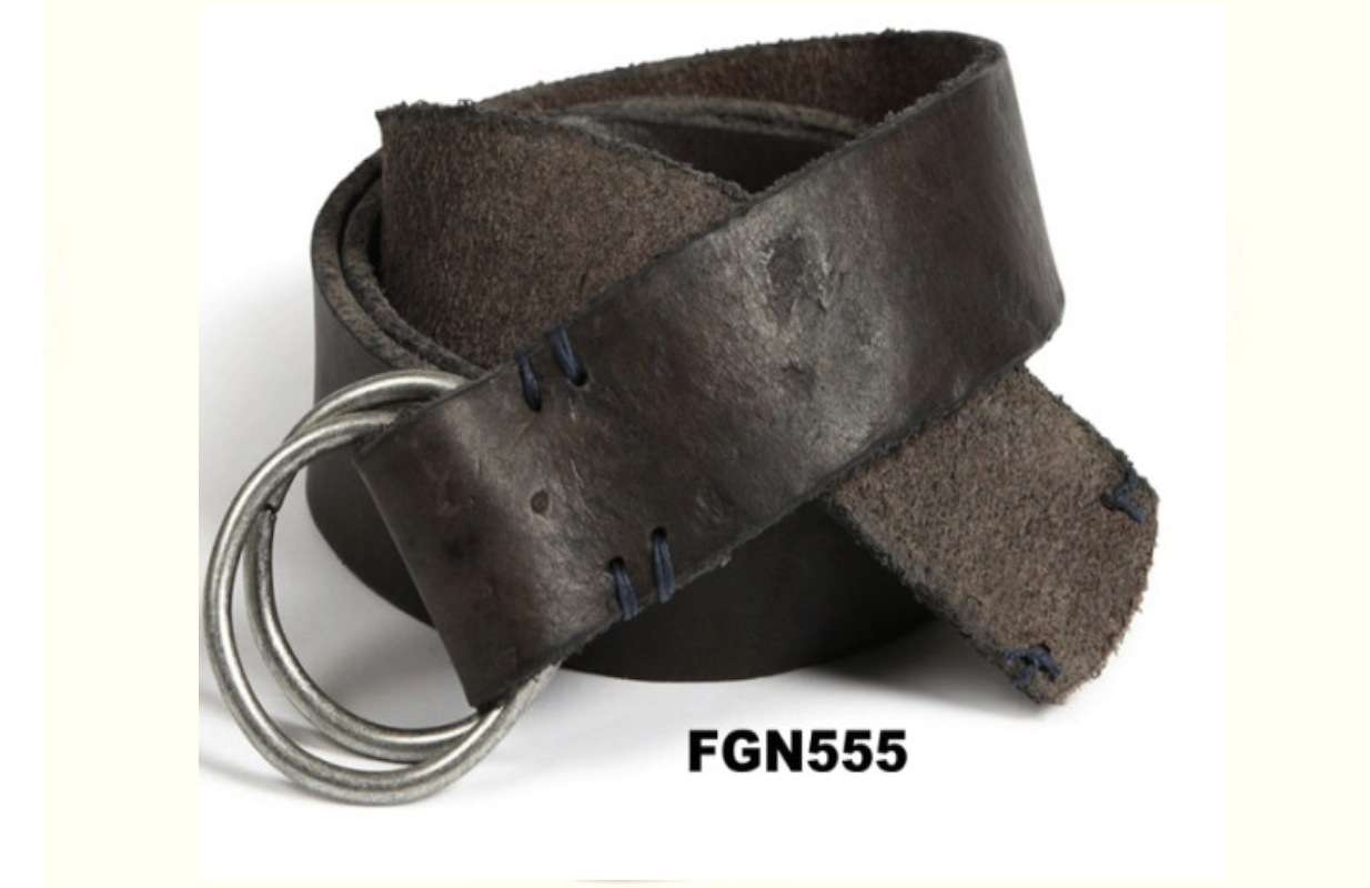 Men’s leather belt with classic everyday appeal