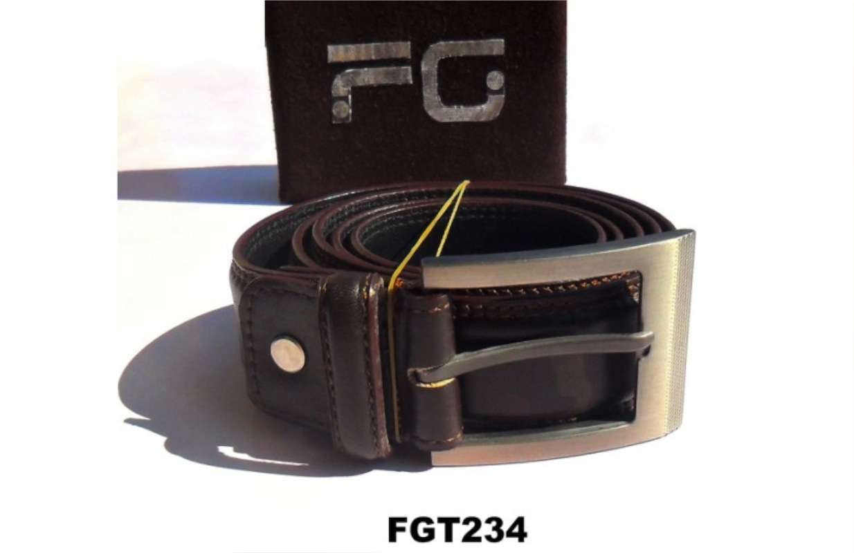 Men’s genuine leather belt with strong buckle and classic design