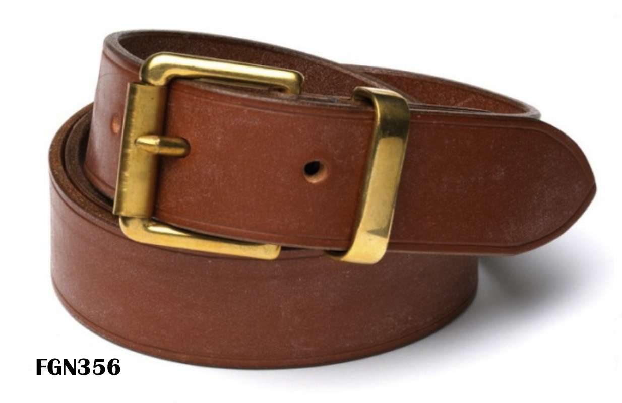 Men’s leather belt with timeless design and sturdy construction
