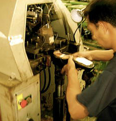 shoe assembling image